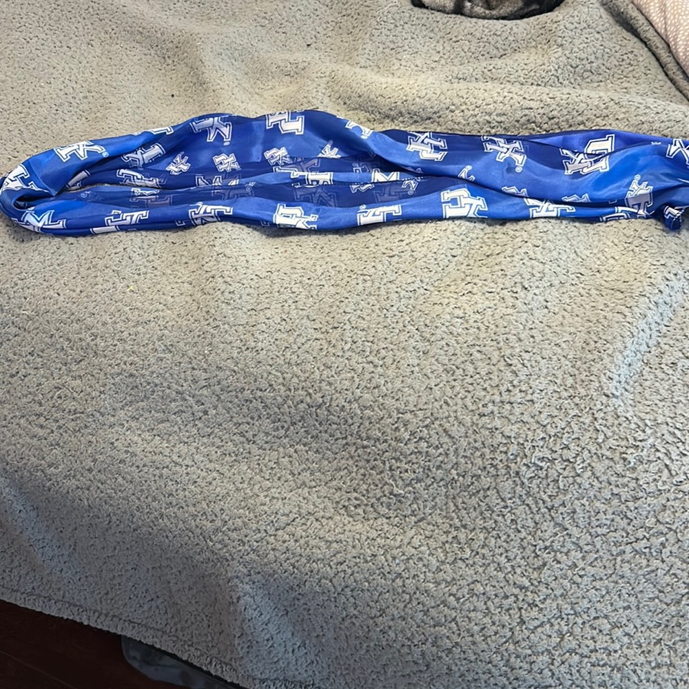 Kentucky scarf